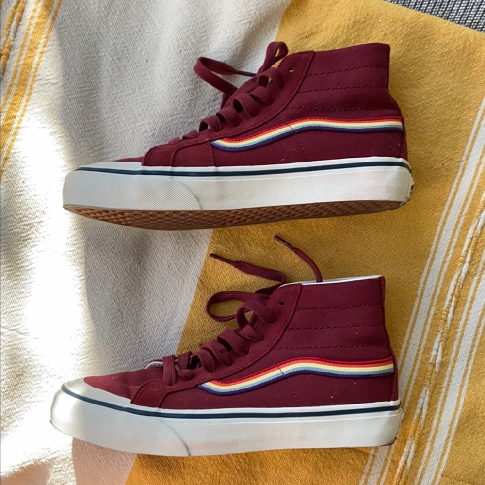 Vans size 7 women’s ( 5.5 men’s) rainbow sk8 hi